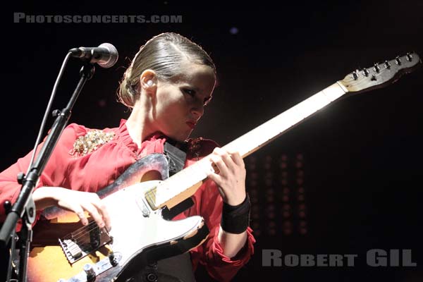 ANNA CALVI - 2011-11-07 - PARIS - Olympia - 